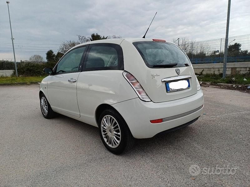 Usata Lancia Ypsilon Gold 60 CV (44 kW) 2008 Bianco Utilitaria