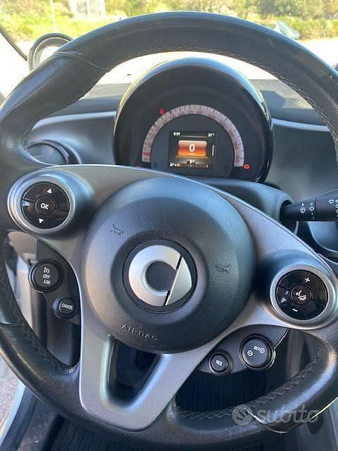 Usata Smart ForFour 71 CV (52 kW) 2017 Bianco Utilitaria