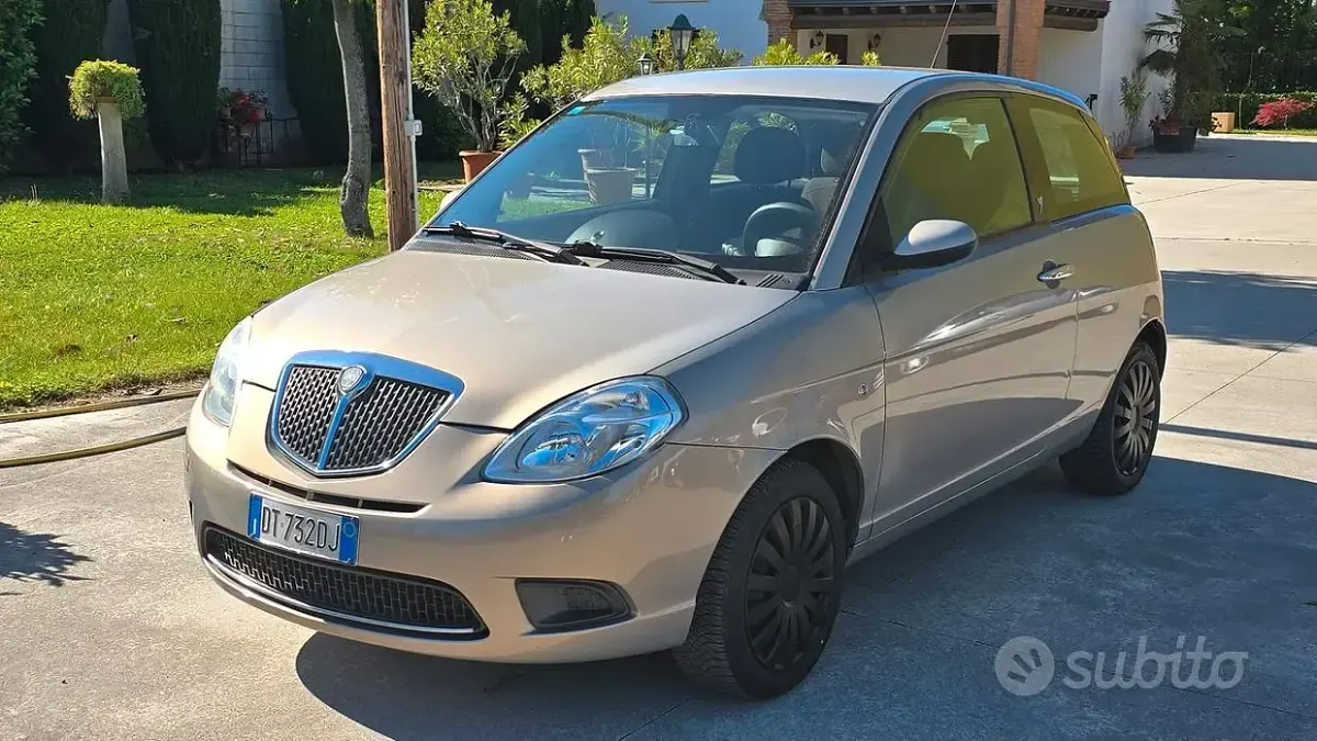 Usado Lancia Ypsilon 60 HP (44 kW) 2009 Citadino