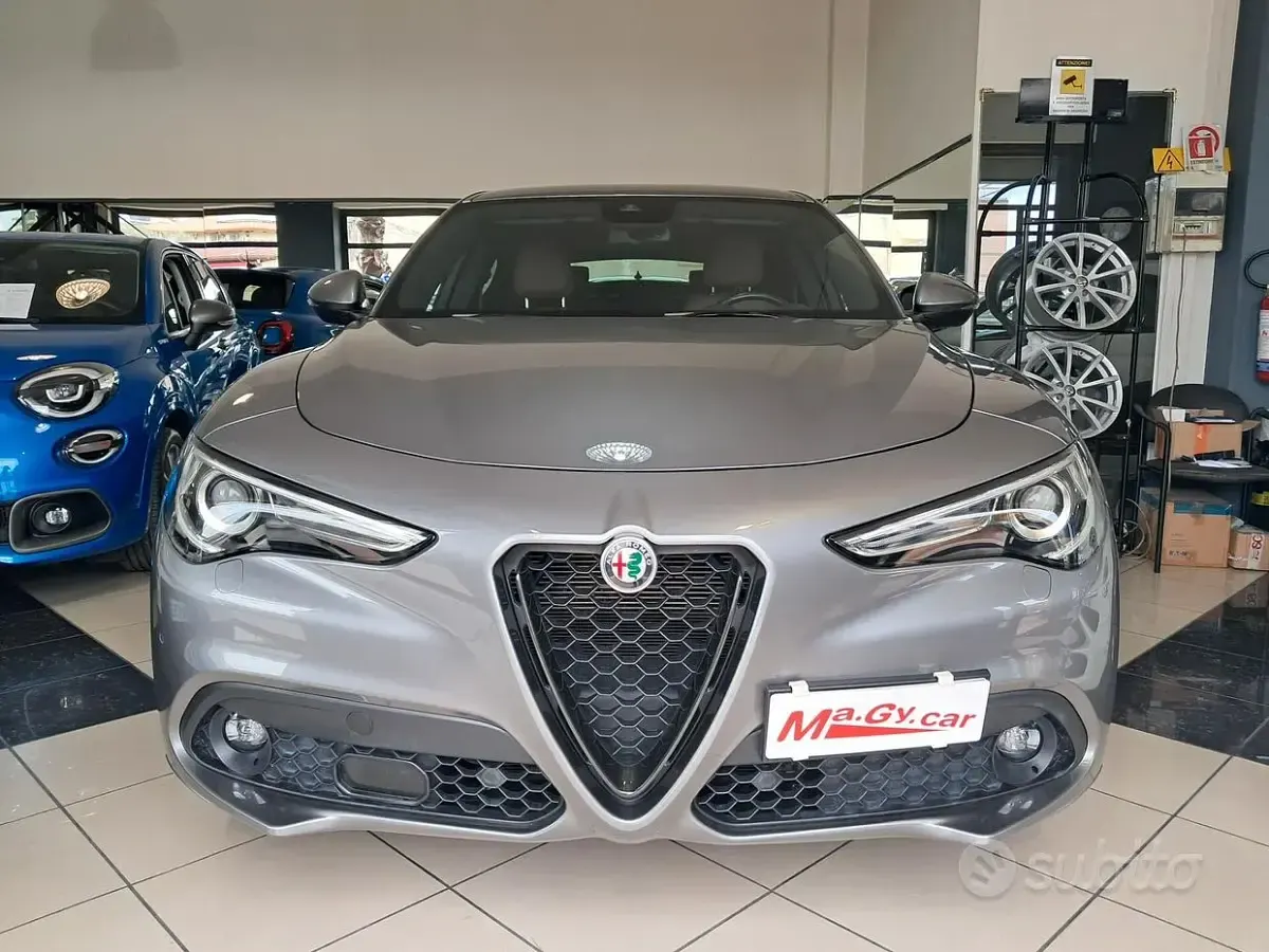 Käytetty Alfa Romeo Stelvio Veloce 210 HP (154 kW) 2021 Harmaa Katumaasturi