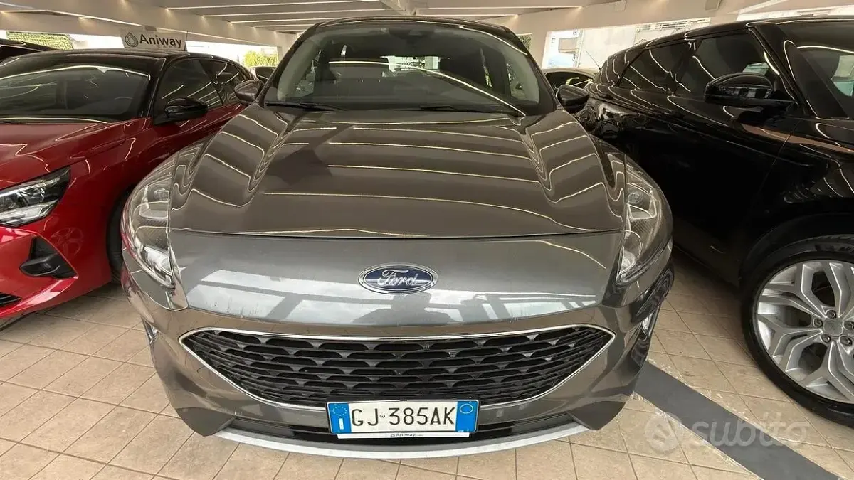 Usata Ford Kuga 120 CV (88 kW) 2022 Grigio SUV