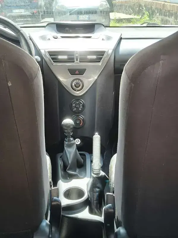 Usata Toyota iQ 68 CV (50 kW) 2009 Nero Utilitaria
