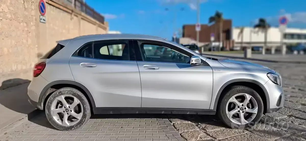 Usata Mercedes GLA200 Premium 136 CV (100 kW) 2018 Grigio SUV