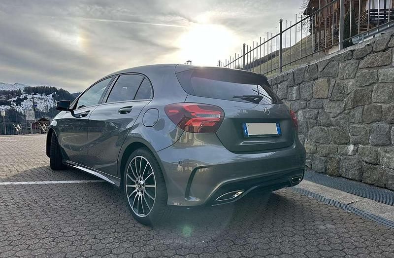 Usata Mercedes A180 Sport Edition 122 CV (89 kW) 2018 Grigio Berlina