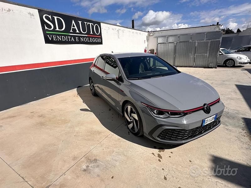 Usata VW Golf VIII GTI 244 CV (179 kW) 2022 Marrone Berlina