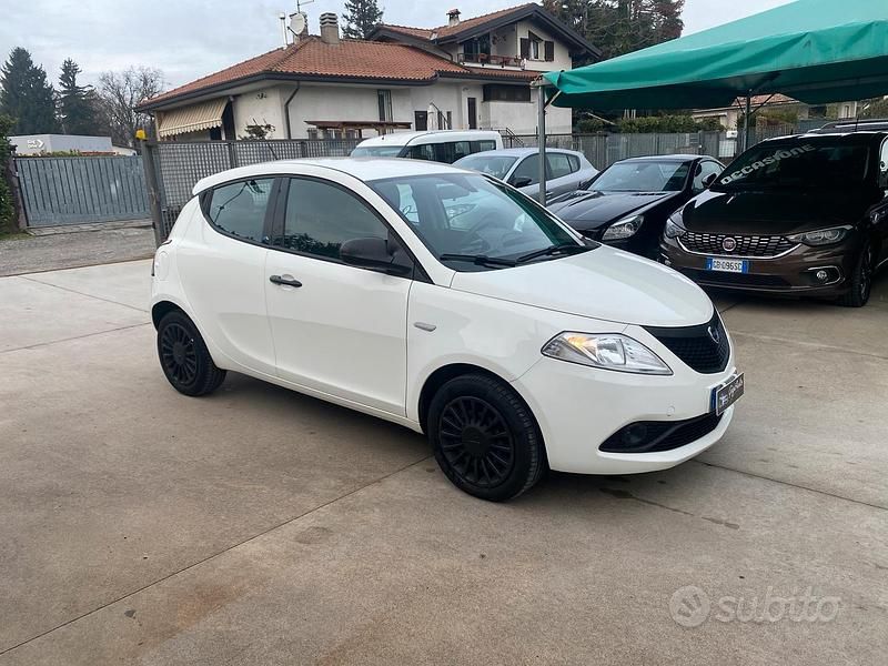 Gebraucht Lancia Ypsilon 69 PS (50 kW) 2019 Weiß Kleinwagen