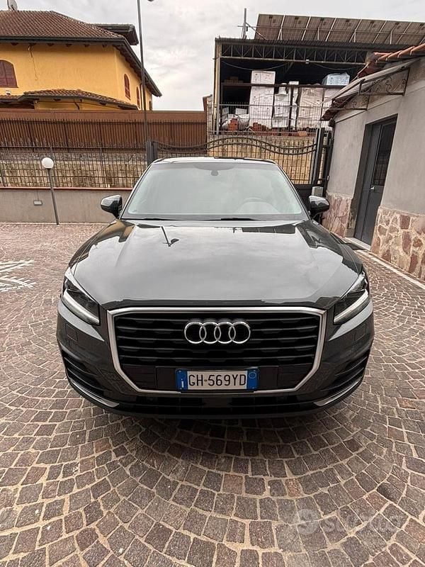Grigio Usata 2019 Audi Q2 SUV | 17.990 € (Buon prezzo) - Immagine 1/4