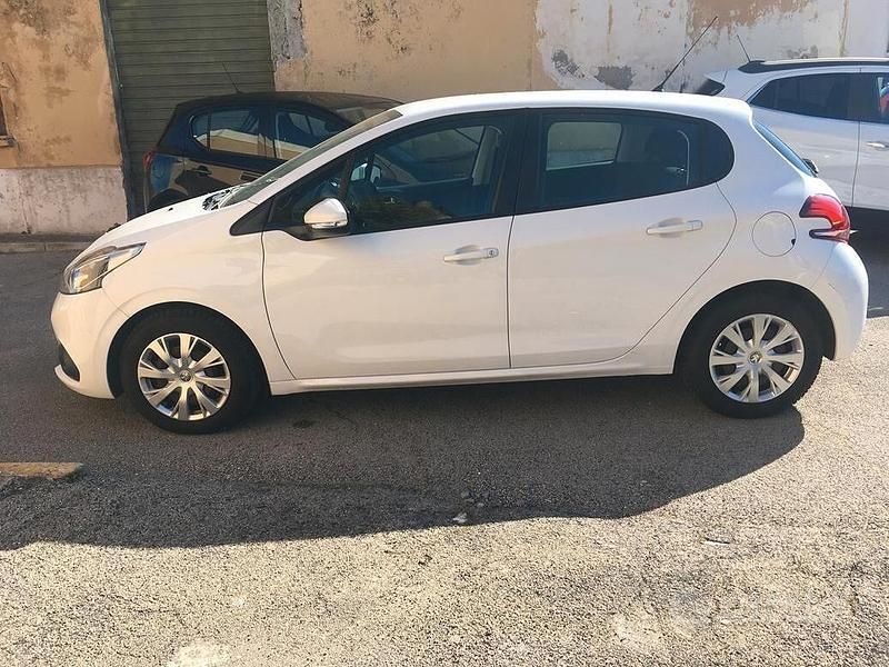 Usata Peugeot 208 Active 74 CV (54 kW) 2018 Bianco Utilitaria