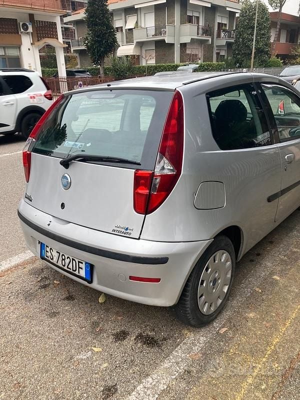 Usata Fiat Punto 69 CV (50 kW) 2007 Grigio Berlina