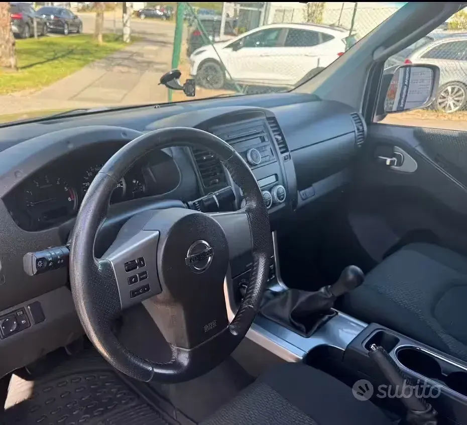 Usata Nissan Navara 190 CV (139 kW) 2014 Grigio Pick-up