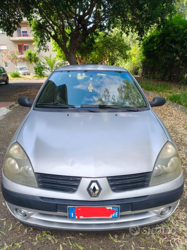Grigio Usata 2005 Renault Clio II Due volumi | 1000 € (Ottimo prezzo) - Immagine 1/4