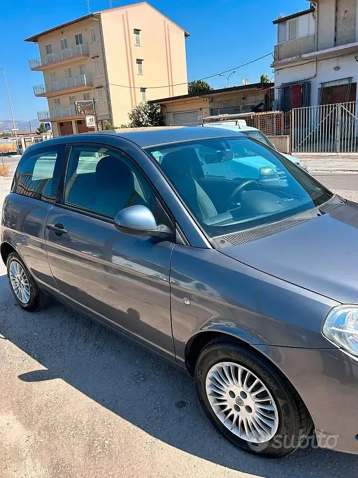 Usata Lancia Ypsilon 60 CV (44 kW) 2009 Grigio Utilitaria
