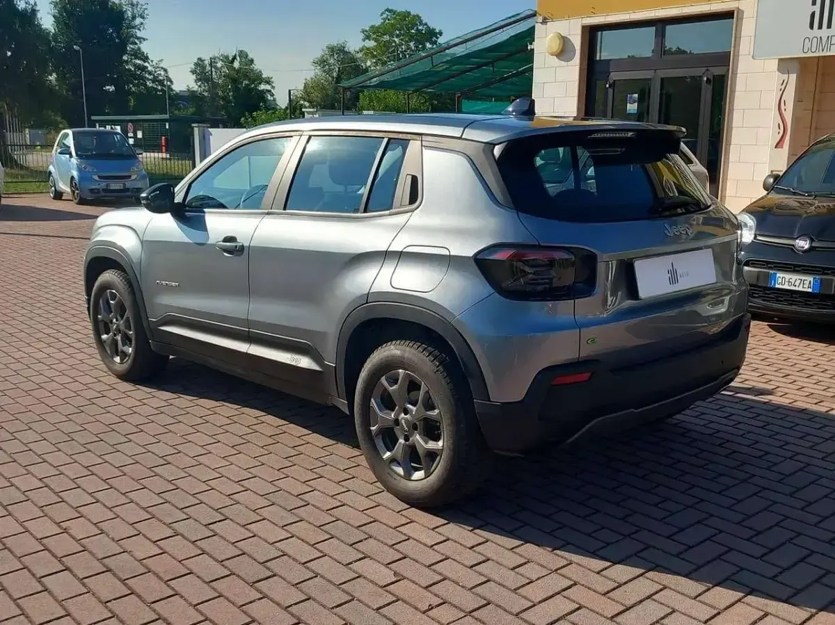 Usata Jeep Avenger Longitude 101 CV (74 kW) 2024 Argento SUV
