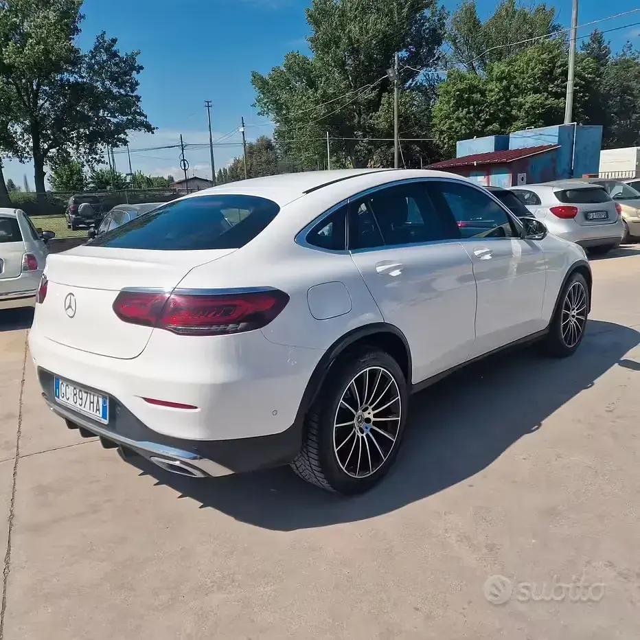 Begagnad Mercedes GLC220 Premium 194 HK (142 kW) 2019 Vit Sportkupé