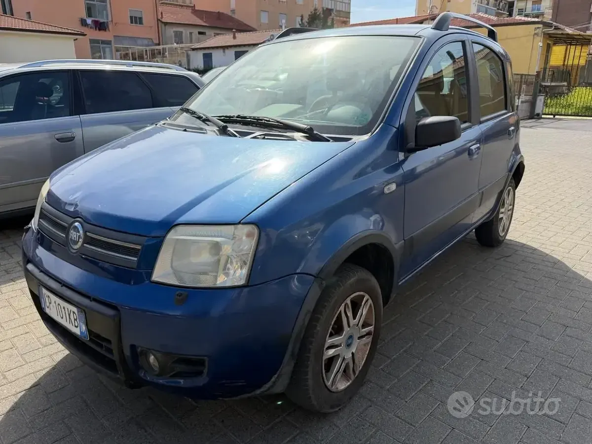 Usata Fiat Panda 4x4 Climbing 60 CV (44 kW) 2005 Blu Utilitaria