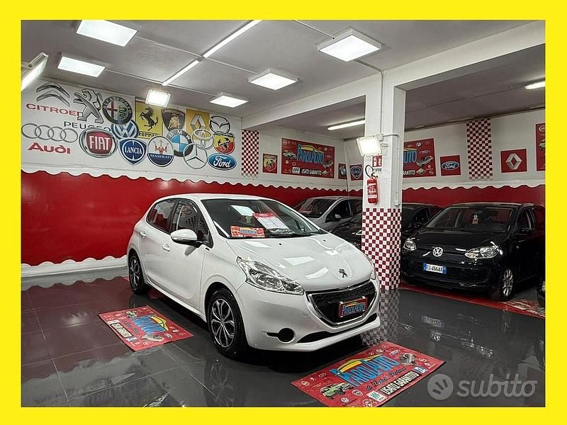 Usata Peugeot 208 Active 68 CV (50 kW) 2014 Bianco Utilitaria