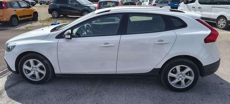 Usata Volvo V40 CC Momentum 120 CV (88 kW) 2017 Bianco Station wagon