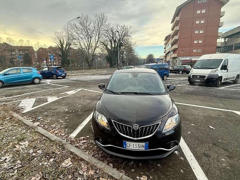 Usata Lancia Ypsilon Gold 69 CV (50 kW) 2021 Utilitaria