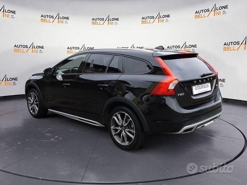 Usata Volvo V60 CC Summum 150 CV (110 kW) 2016 Nero Station wagon