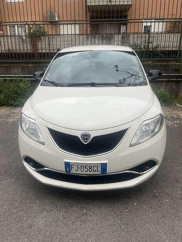 Usata Lancia Ypsilon Gold 69 CV (50 kW) 2017 Bianco Utilitaria