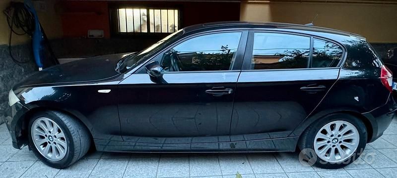 Nero Usata 2006 BMW 118 Due volumi | 2990 € (Cara) - Immagine 1/4