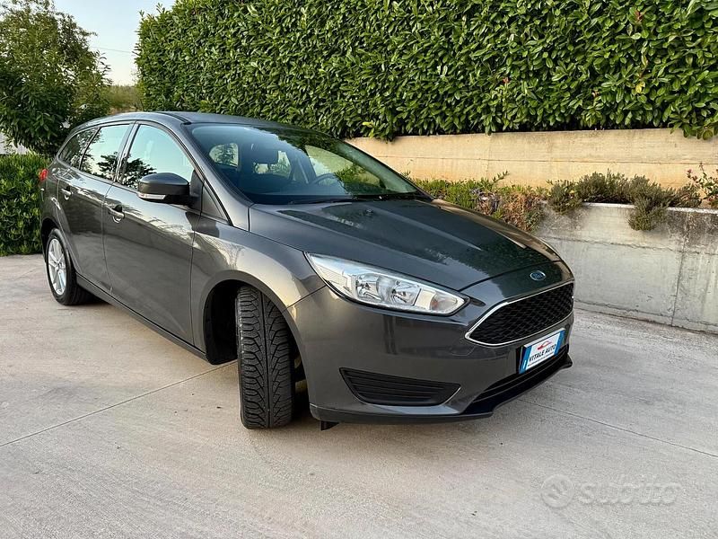 Usata Ford Focus Titanium 120 CV (88 kW) 2017 Marrone Berlina