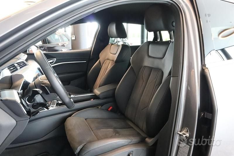 Usata Audi e-tron Ambiente 300 kW (408 CV) 2022 Grigio SUV