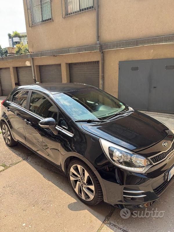 Usado Kia Rio 77 CV (56 kW) 2017 Negro Berlina