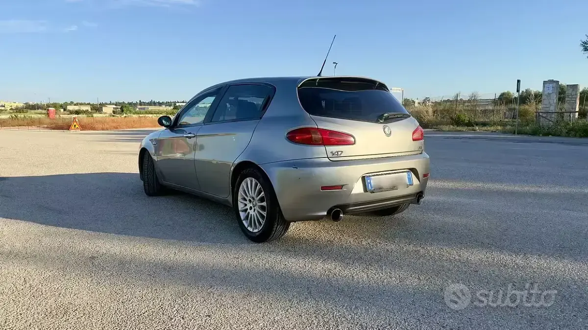 Usata Alfa Romeo 147 120 CV (88 kW) 2008 Grigio Utilitaria