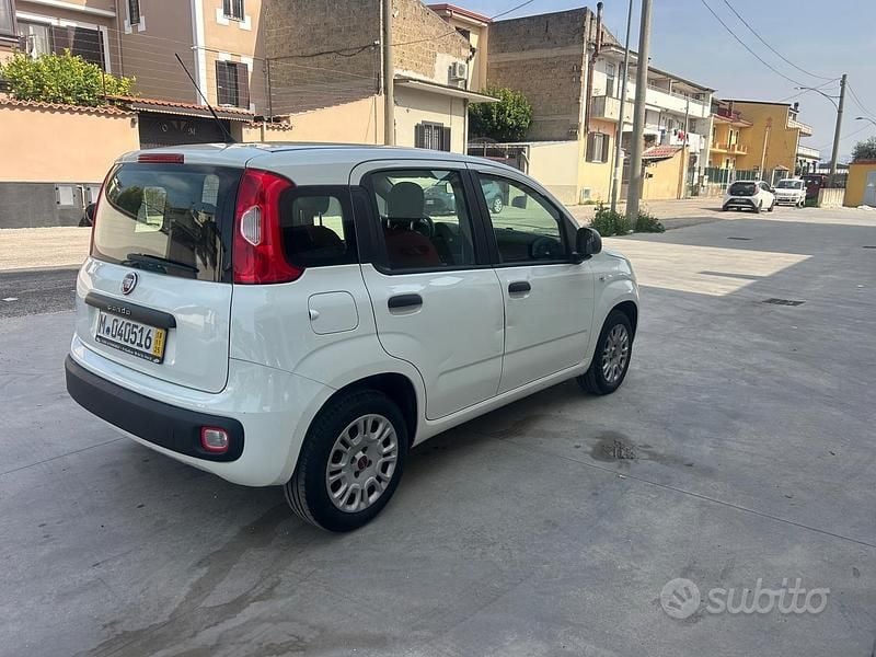 Usata Fiat Panda Lounge 69 CV (50 kW) 2017 Bianco Utilitaria