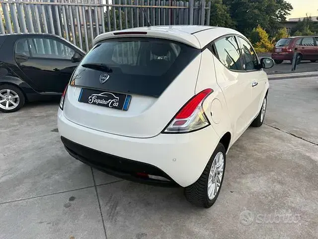 Usata Lancia Ypsilon 84 CV (61 kW) 2013 Bianco Utilitaria
