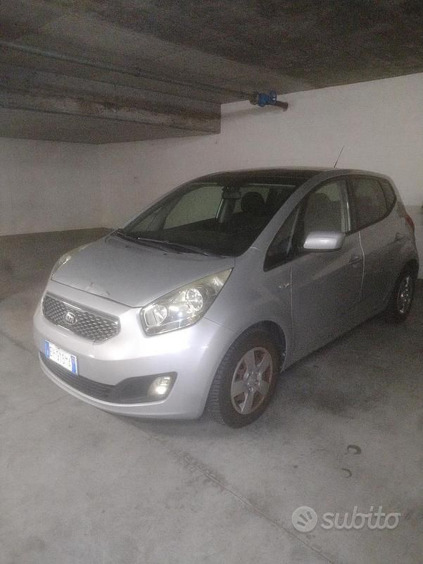 Usata Kia Venga 90 CV (66 kW) 2011 Grigio Utilitaria