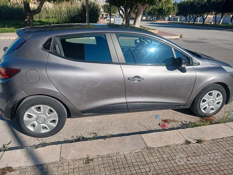 Usata Renault Clio IV 75 CV (55 kW) 2015 Grigio Berlina