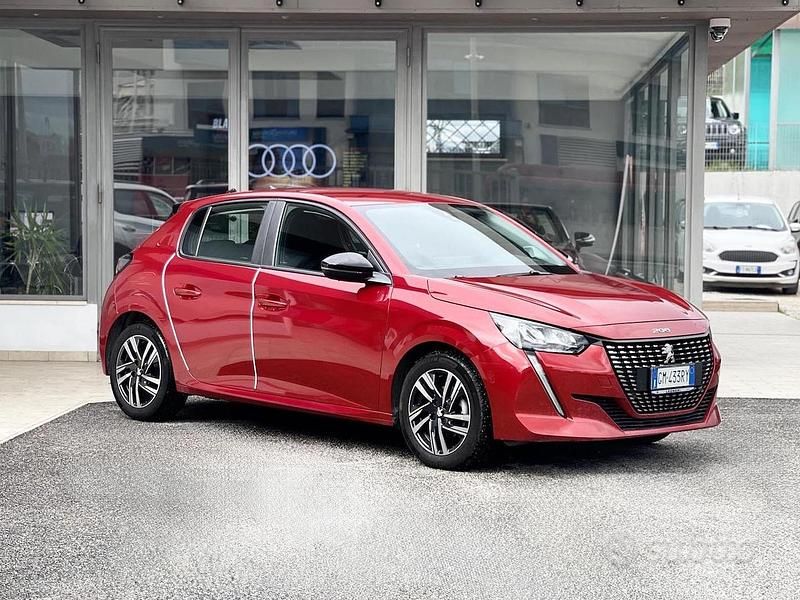 Usata Peugeot 208 75 CV (55 kW) 2023 Rosso Utilitaria