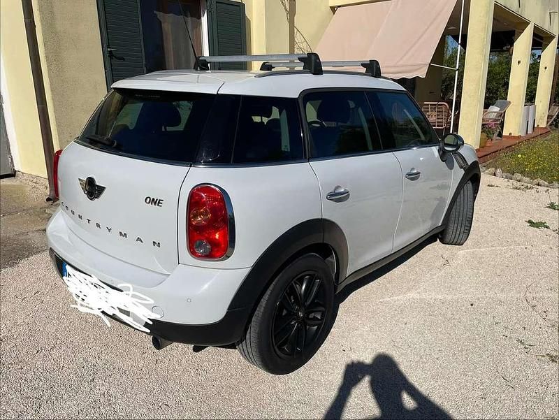 Usata Mini One Countryman 98 CV (72 kW) 2014 Bianco SUV