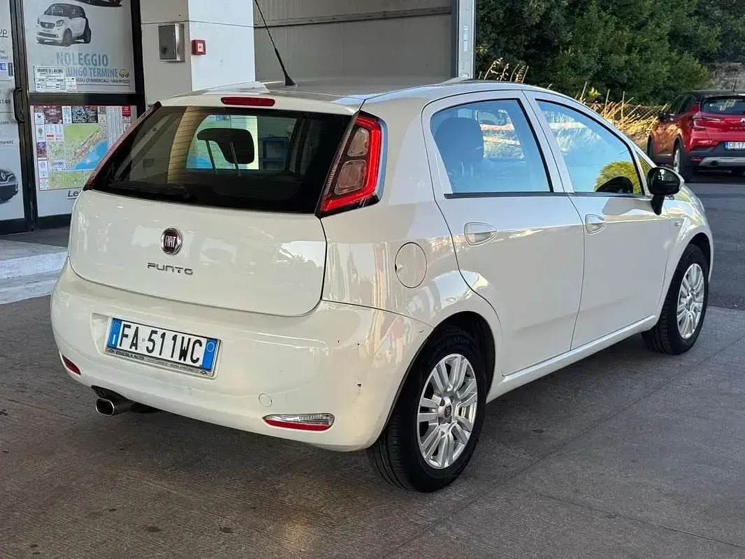 Usata Fiat Punto Lounge 77 CV (56 kW) 2015 Utilitaria