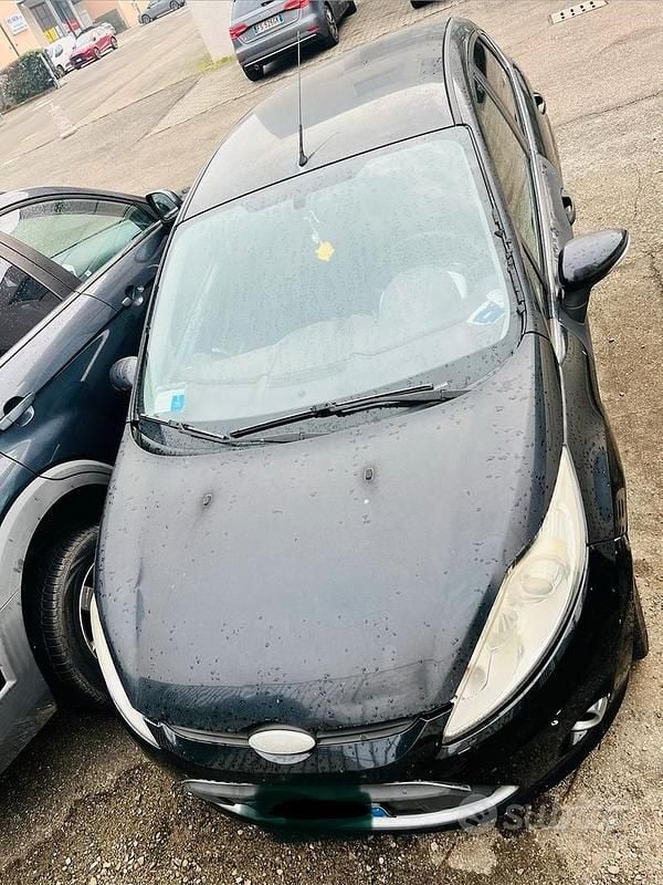 Usata Ford Fiesta 96 CV (70 kW) 2010 Nero Berlina