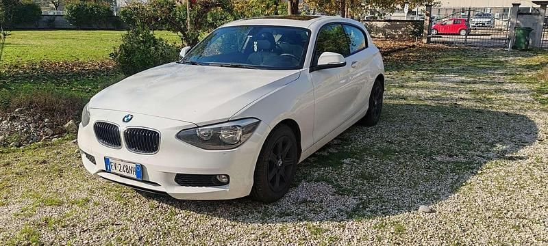 Usata BMW 118 143 CV (105 kW) 2014 Bianco Utilitaria