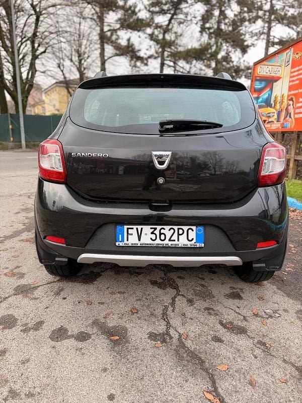Usata Dacia Sandero Stepway 90 CV (66 kW) 2013 Nero Berlina