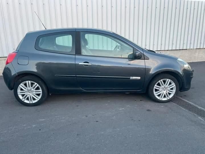 Usata Renault Clio II Initiale 106 CV (77 kW) 2006 Grigio Berlina