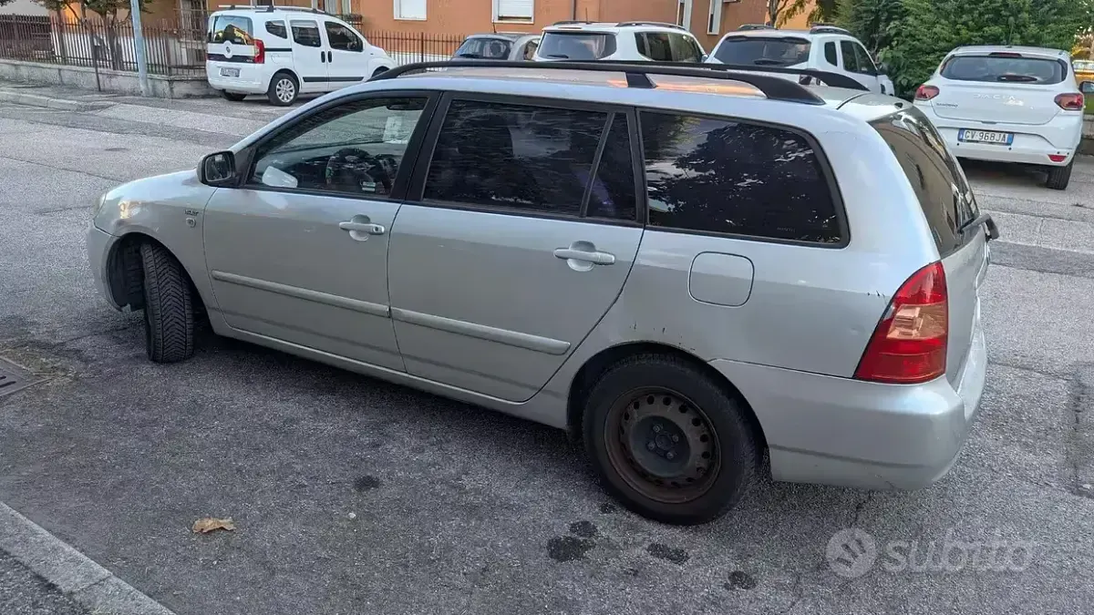 Usata Toyota Corolla 90 CV (66 kW) 2005 Grigio Station wagon