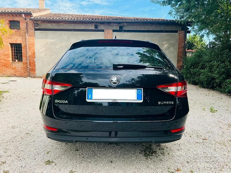 Usata Skoda Superb 120 CV (88 kW) 2017 Nero Station wagon