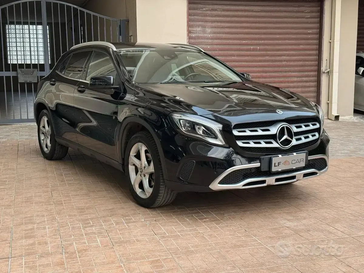 Usata Mercedes GLA200 136 CV (100 kW) 2017 Nero SUV