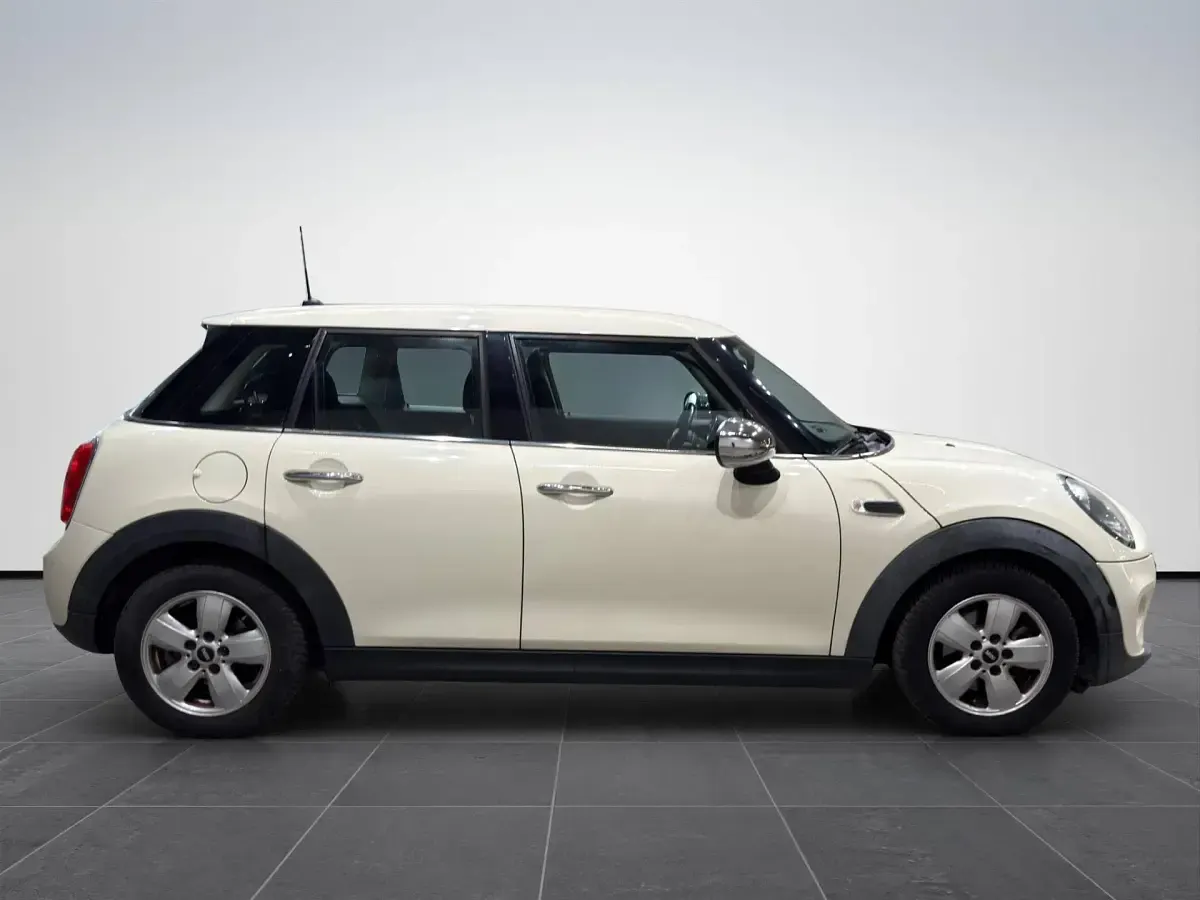 Usata Mini ONE 102 CV (75 kW) 2017 Alpine white Utilitaria