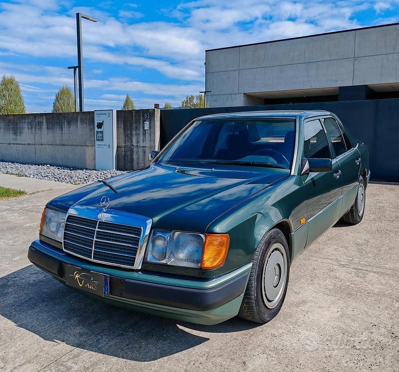 Verde Usata 1989 Mercedes 190 Tre volumi | 9900 € - Immagine 1/4