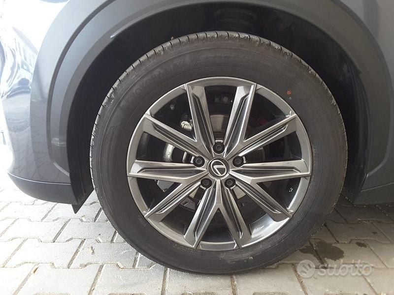 Usata Lexus LBX 91 CV (66 kW) 2024 Grigio SUV