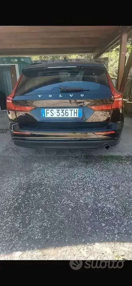Usata Volvo V60 150 CV (110 kW) 2018 Nero Station wagon