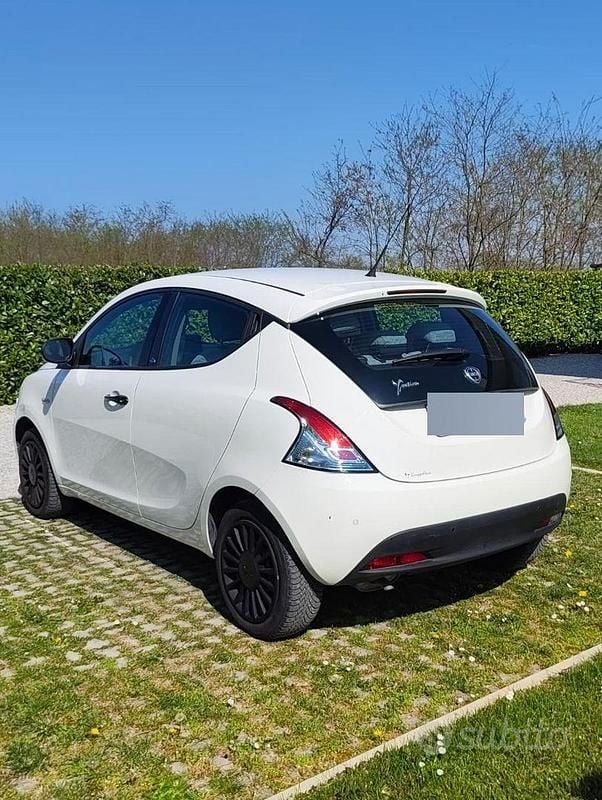 Usata Lancia Ypsilon 69 CV (50 kW) 2019 Bianco Utilitaria