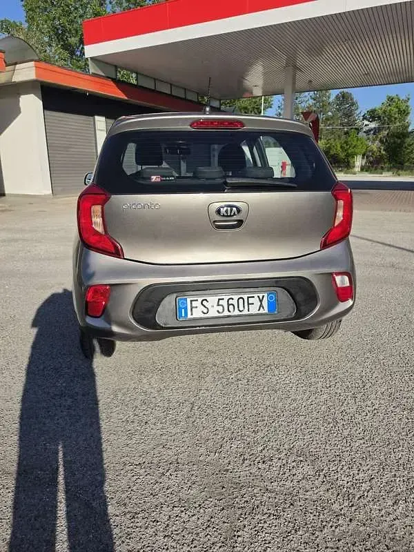 Usata Kia Picanto Active 65 CV (47 kW) 2018 Utilitaria