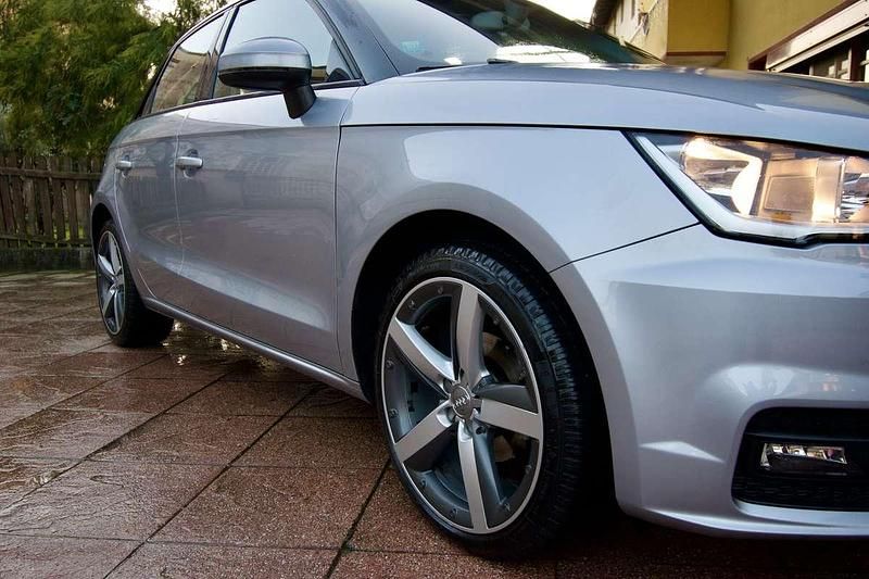 Usata Audi A1 Sportback Ambiente 90 CV (66 kW) 2015 Argento Utilitaria